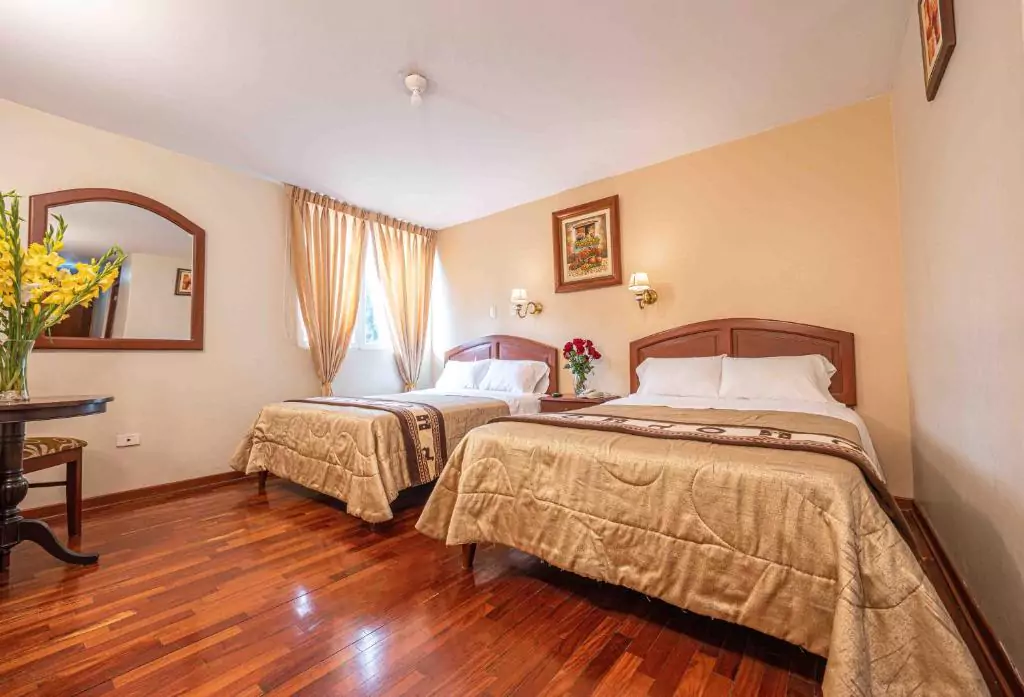 hotel-manhattan-double-room-two-beds-1